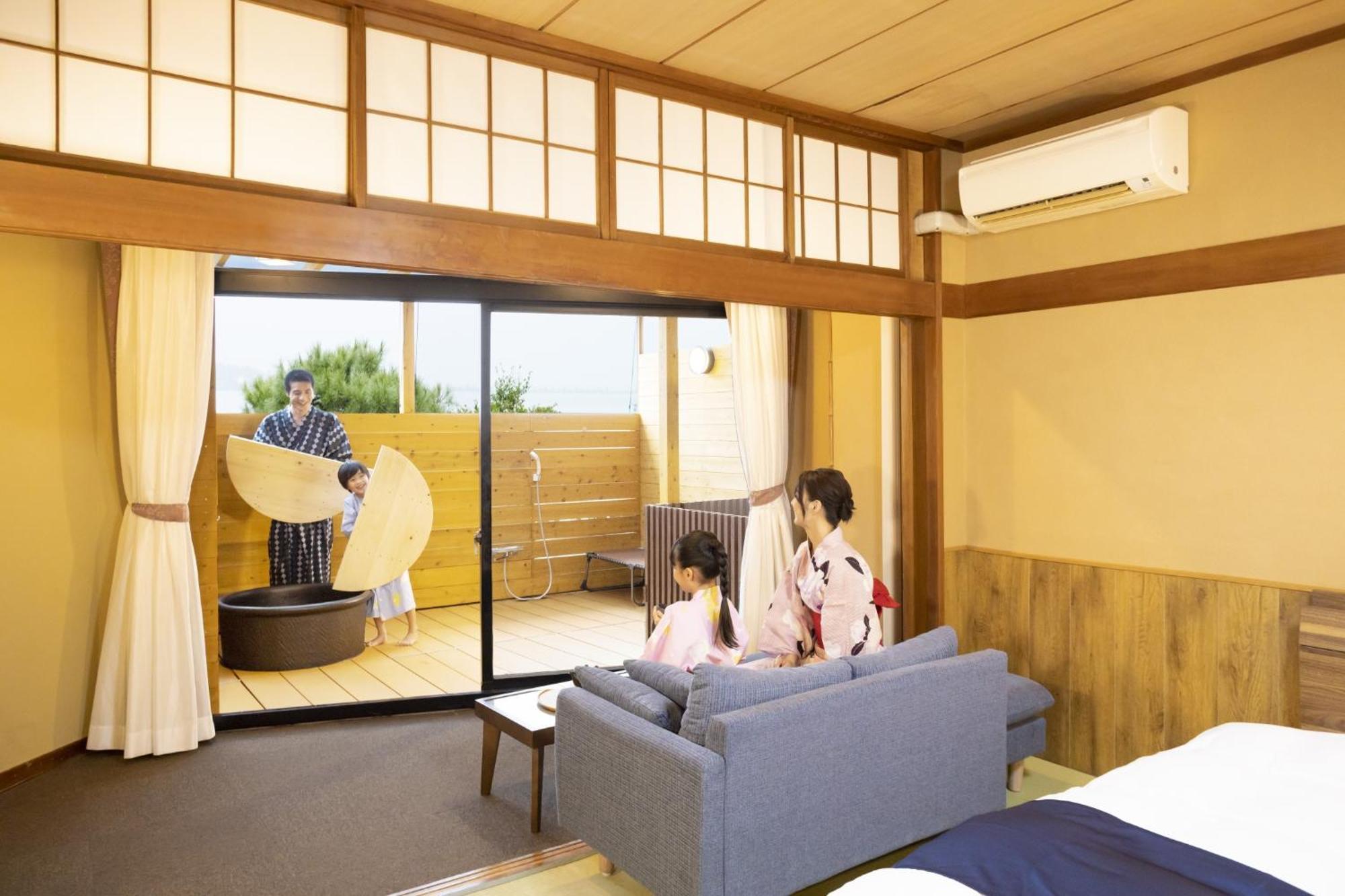 Отель Ooedo Onsen Monogatari Premium Kaga Maruya Экстерьер фото